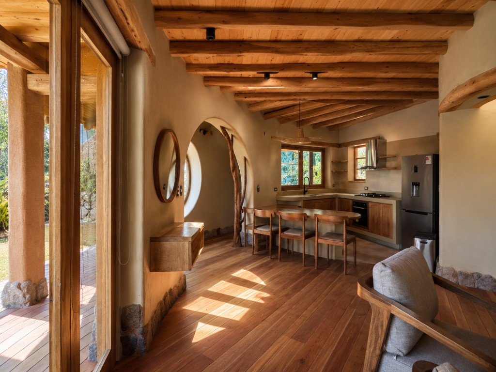 Interior de la casa Hanaq Solar